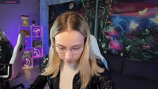 Snapshot of TiffanyBatson chatting on 02-23-25, 03:29 TiffanyBatson online show from 02-23-25, 03:29