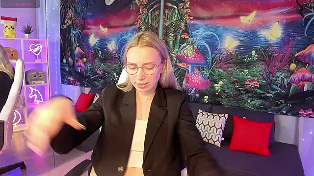 Snapshot of TiffanyBatson chatting on 03-07-25, 06:02 TiffanyBatson online show from 03-07-25, 06:02