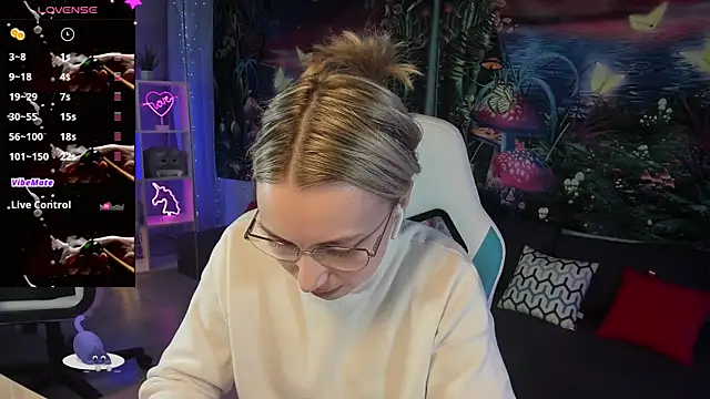 Snapshot of TiffanyBatson chatting on 03-11-25, 09:56 TiffanyBatson online show from 03-11-25, 09:56