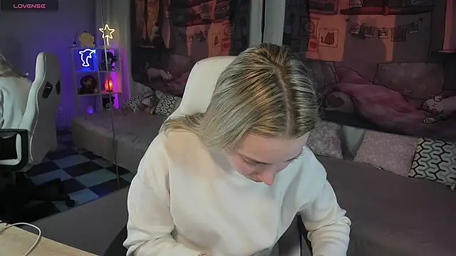 Snapshot of TiffanyBatson chatting on 03-14-25, 05:16 TiffanyBatson online show from 03-14-25, 05:16