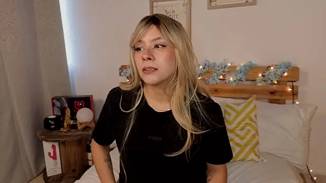 LucyMoanss online show from 05-14-26, 09:21