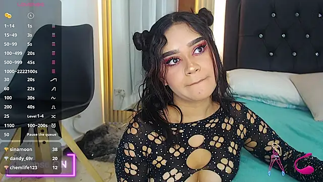 Snapshot of coraline_v chatting on 12-09-24, 01:55 coraline v online show from 12-09-24, 01:55