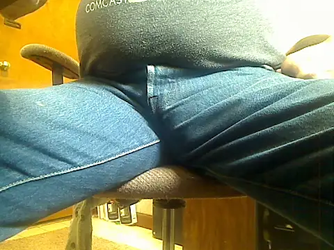 Snapshot of markluvskitty chatting on 06-12-26, 12:15 markluvskitty online show from 06-12-26, 12:15