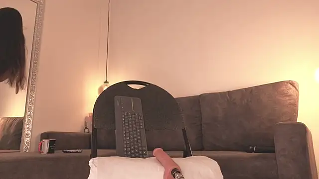 Isabella francoo online show from 12-22-25, 12:02