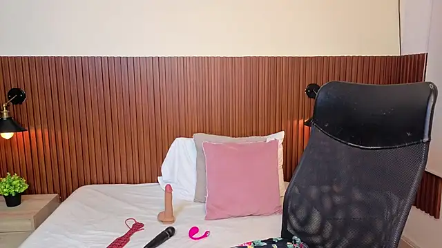 chanel brunette online show from 02-19-26, 12:12