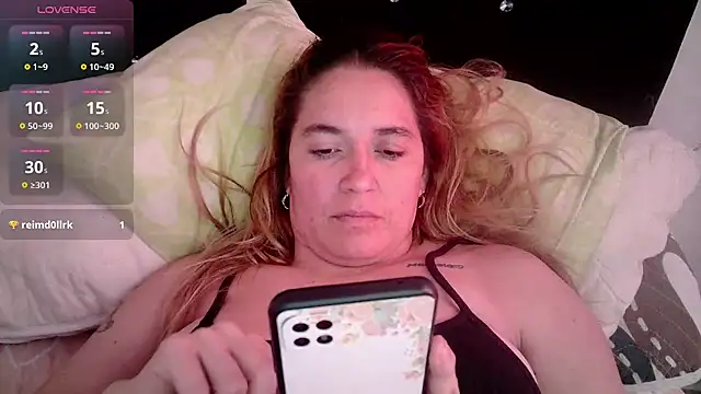 Snapshot of Izury_Blondee chatting on 02-25-25, 02:00 Izury Blondee online show from 02-25-25, 02:00