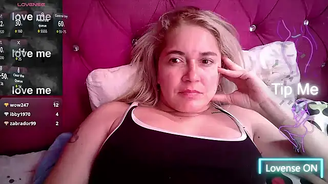 Snapshot of Izury_Blondee chatting on 09-23-25, 07:06 Izury Blondee online show from 09-23-25, 07:06