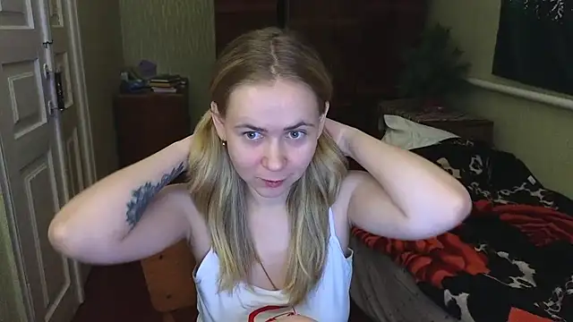 Riley Roo online show from 12-18-24, 05:31