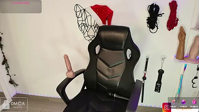 Snapshot of Violet-Queen chatting on 12-31-24, 02:29 Violet-Queen online show from 12-31-24, 02:29