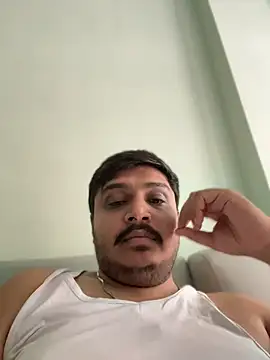 Snapshot of Parth-26 chatting on 06-05-26, 05:03 Parth-26 online show from 06-05-26, 05:03
