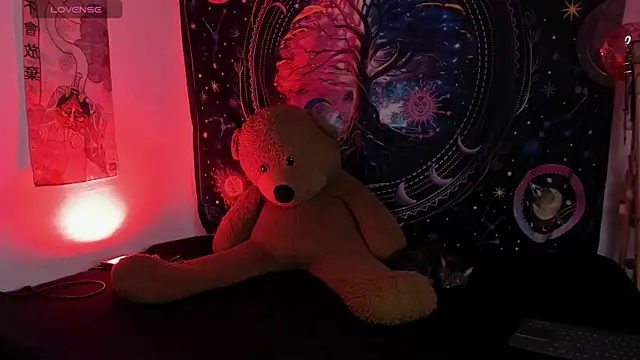 Snapshot of Elena-Rosse chatting on 10-28-25, 11:18 Elena-Rosse online show from 10-28-25, 11:18