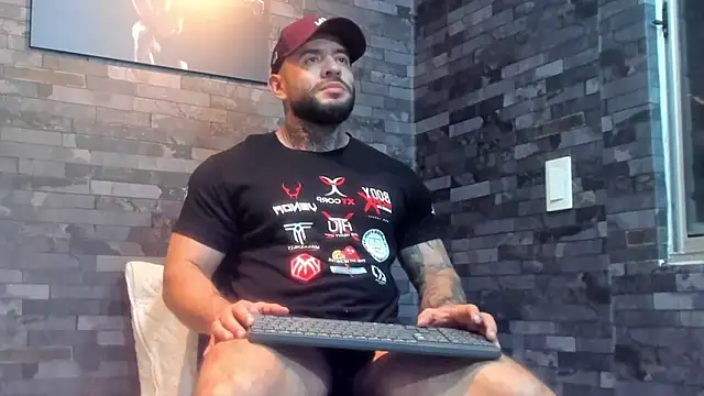 BruceDallas online show from 06-08-26, 01:50