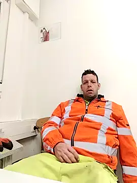 Knuffelstaaf123 online show from 01-06-26, 07:01