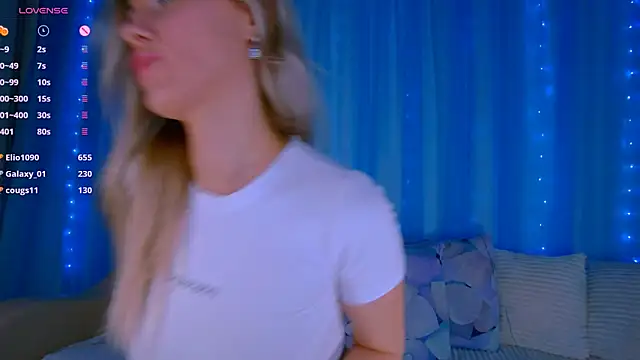 Snapshot of Nika_Bloom chatting on 03-04-25, 10:35 Nika Bloom online show from 03-04-25, 10:35