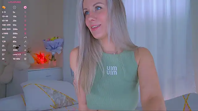 Snapshot of Nika_Bloom chatting on 10-22-25, 05:08 Nika Bloom online show from 10-22-25, 05:08