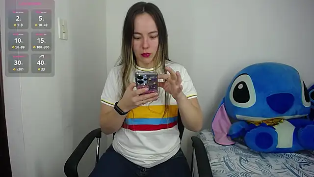 Snapshot of LauraSofia_Cam chatting on 06-24-26, 10:36 LauraSofia Cam online show from 06-24-26, 10:36