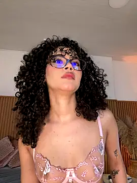 Lianh Benett online show from 10-23-25, 06:02