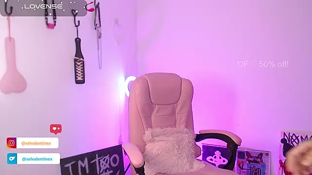 Snapshot of selvalentinex chatting on 12-19-25, 02:40 selvalentinex online show from 12-19-25, 02:40