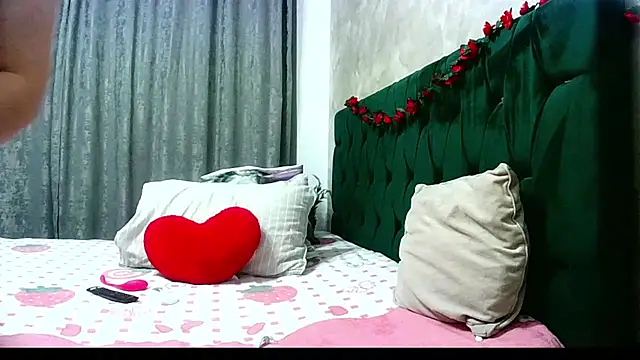 Snapshot of MikySWeet7 chatting on 07-16-26, 07:20 MikySWeet7 online show from 07-16-26, 07:20
