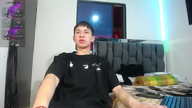 Snapshot of Mr_daren_ chatting on 02-03-25, 05:46 Mr daren online show from 02-03-25, 05:46