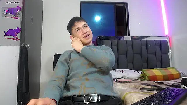 Snapshot of Mr_daren_ chatting on 02-15-25, 08:22 Mr daren online show from 02-15-25, 08:22