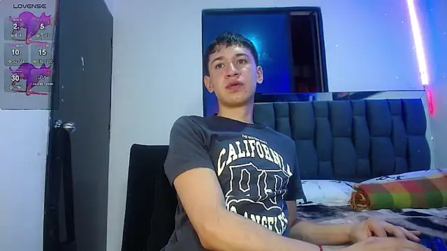 Snapshot of Mr_daren_ chatting on 02-17-25, 05:21 Mr daren online show from 02-17-25, 05:21