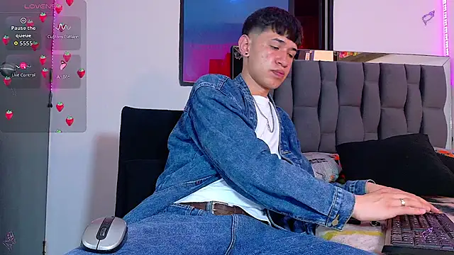 Snapshot of Mr_daren_ chatting on 09-13-25, 05:13 Mr daren online show from 09-13-25, 05:13