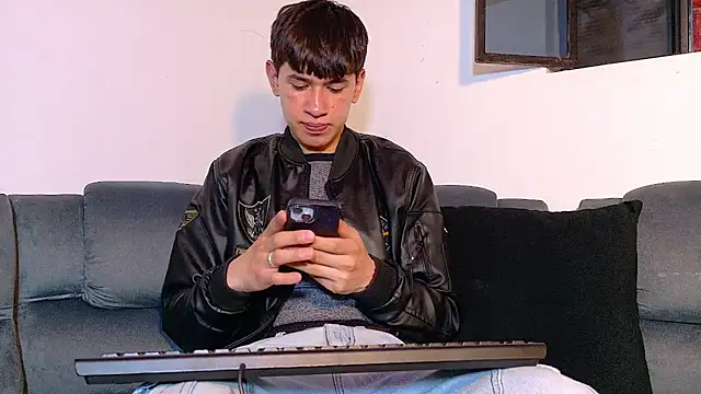 Snapshot of Mr_daren_ chatting on 10-14-25, 04:52 Mr daren online show from 10-14-25, 04:52