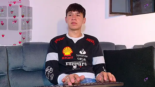 Snapshot of Mr_daren_ chatting on 10-15-25, 05:35 Mr daren online show from 10-15-25, 05:35