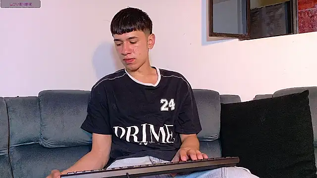 Snapshot of Mr_daren_ chatting on 10-22-25, 06:07 Mr daren online show from 10-22-25, 06:07