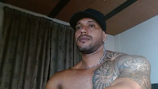 Snapshot of manolofitt chatting on 05-12-26, 03:09 manolofitt online show from 05-12-26, 03:09