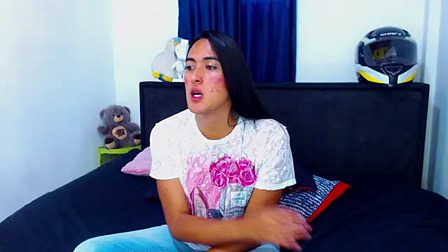 misss estrella online show from 04-17-26, 04:10