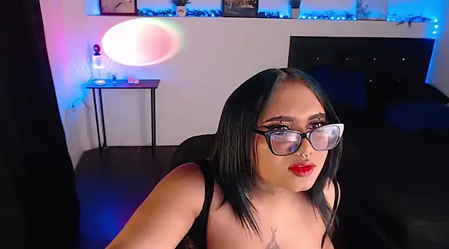 Snapshot of LiaScarlett chatting on 12-14-24, 10:50 LiaScarlett online show from 12-14-24, 10:50