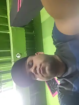 Snapshot of Evert_hairyboy chatting on 10-09-25, 08:29 Evert hairyboy online show from 10-09-25, 08:29