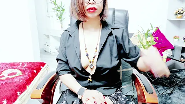 Snapshot of Miu-Le chatting on 06-16-26, 08:11 Miu-Le online show from 06-16-26, 08:11