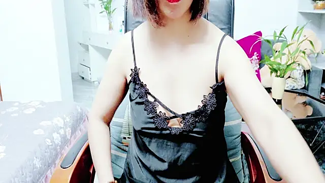 Snapshot of Miu-Le chatting on 06-23-26, 08:23 Miu-Le online show from 06-23-26, 08:23