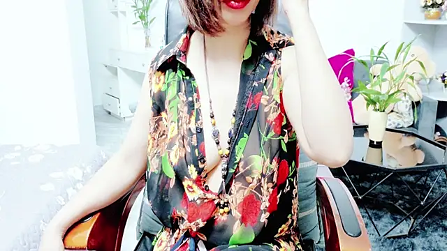 Snapshot of Miu-Le chatting on 06-23-26, 08:29 Miu-Le online show from 06-23-26, 08:29