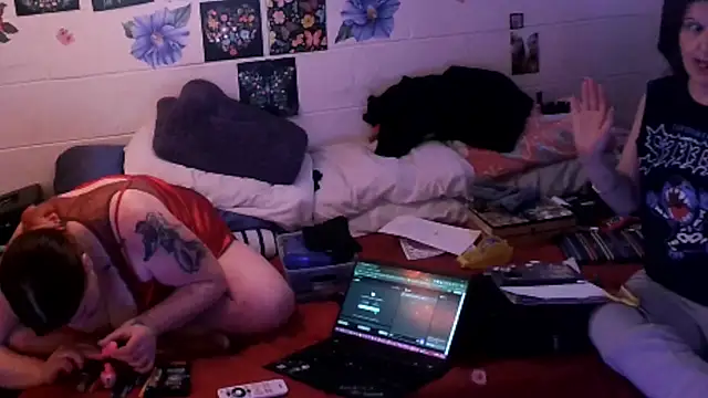 Snapshot of DreamCadian chatting on 01-22-25, 11:45 DreamCadian online show from 01-22-25, 11:45