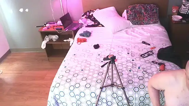 Snapshot of DreamCadian chatting on 03-22-25, 10:48 DreamCadian online show from 03-22-25, 10:48