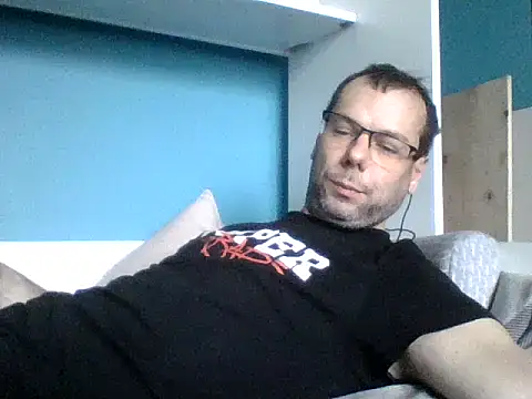 Snapshot of SEBIX-35 chatting on 11-21-25, 08:35 SEBIX-35 online show from 11-21-25, 08:35