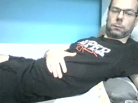 Snapshot of SEBIX-35 chatting on 11-23-25, 08:36 SEBIX-35 online show from 11-23-25, 08:36