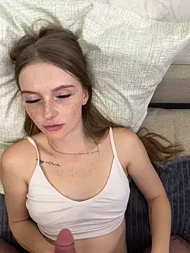 Snapshot of lovelly_molly chatting on 09-15-25, 03:23 lovelly molly online show from 09-15-25, 03:23