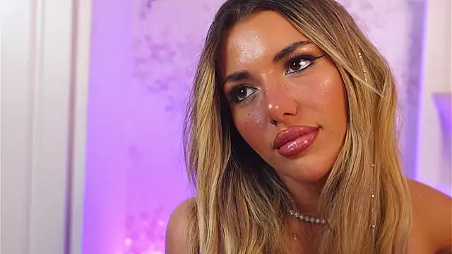 Snapshot of ClaraHazel chatting on 10-02-25, 05:03 ClaraHazel online show from 10-02-25, 05:03