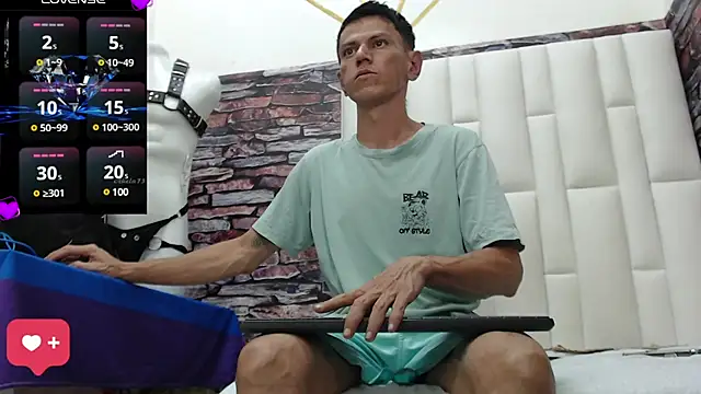 Snapshot of andy_dwels777 chatting on 12-12-24, 09:15 andy dwels777 online show from 12-12-24, 09:15