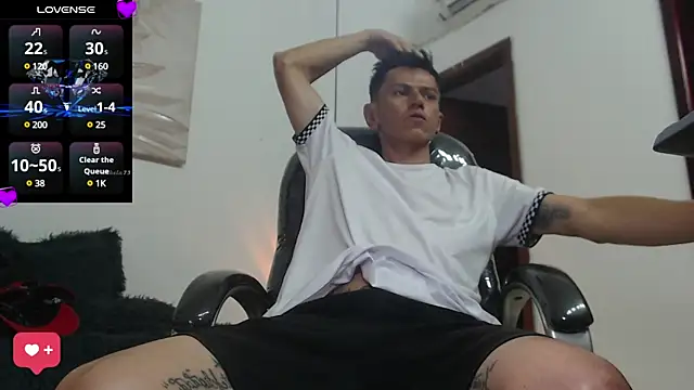 Snapshot of andy_dwels777 chatting on 12-27-24, 01:50 andy dwels777 online show from 12-27-24, 01:50