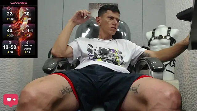 Snapshot of andy_dwels777 chatting on 01-30-25, 08:42 andy dwels777 online show from 01-30-25, 08:42