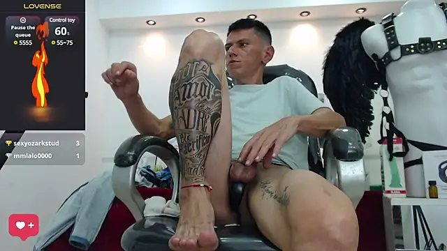 Snapshot of andy_dwels777 chatting on 02-09-25, 01:44 andy dwels777 online show from 02-09-25, 01:44