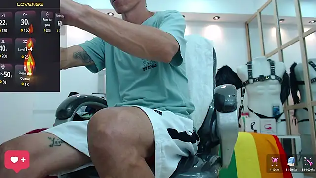 Snapshot of andy_dwels777 chatting on 02-11-25, 10:28 andy dwels777 online show from 02-11-25, 10:28