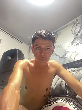 Snapshot of andy_dwels777 chatting on 12-18-25, 01:00 andy dwels777 online show from 12-18-25, 01:00