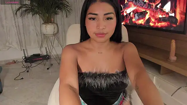 Snapshot of Pocahontascute_33 chatting on 01-26-25, 02:45 Pocahontascute 33 online show from 01-26-25, 02:45